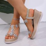 Women's floral wedge sandals - Image 7