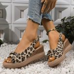 Stylish animal print wedge sandals - Image 2