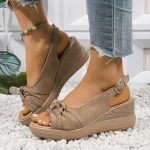 Stylish animal print wedge sandals - Image 6