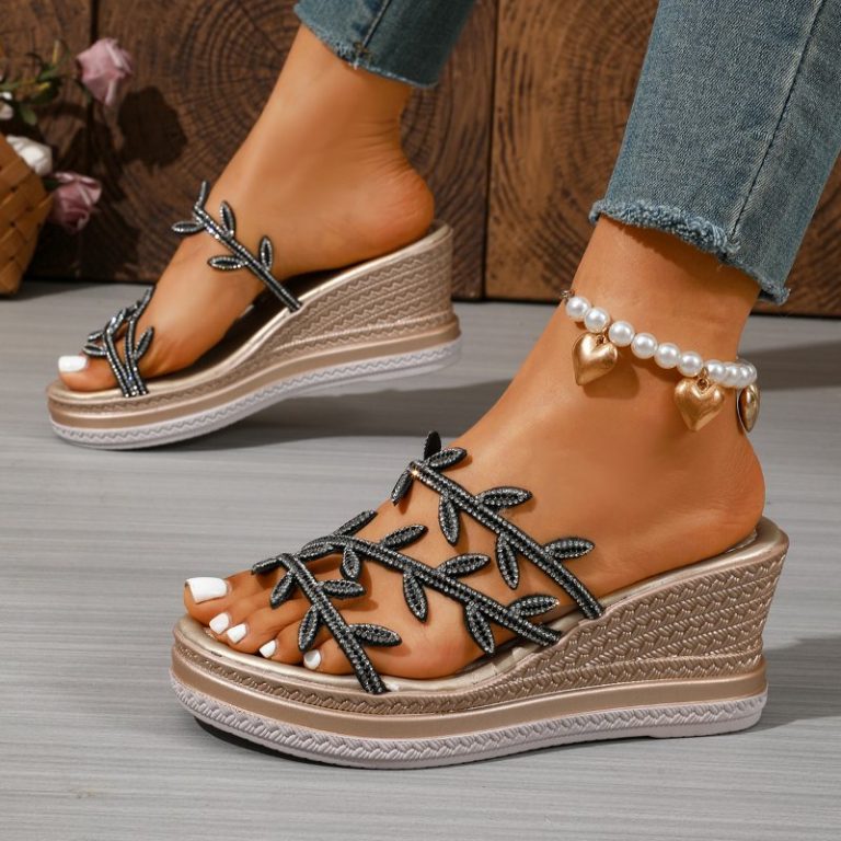 Handmade women's sandals ready for wholesale shipment